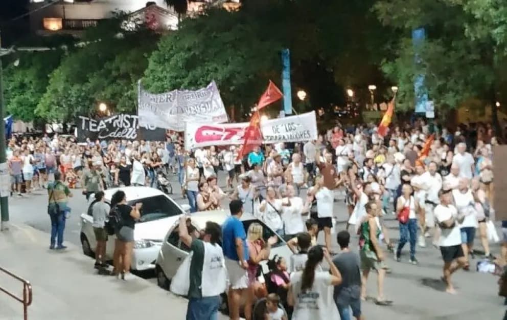 Conflicto en Granja Tres Arroyos: trabajadores se movilizan por despidos y salarios adeudados