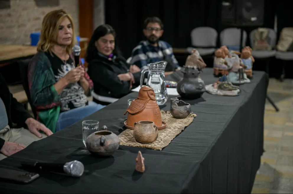 Paraná reunió a ceramistas de la región y construyó un horno comunitario, con el barro como identidad