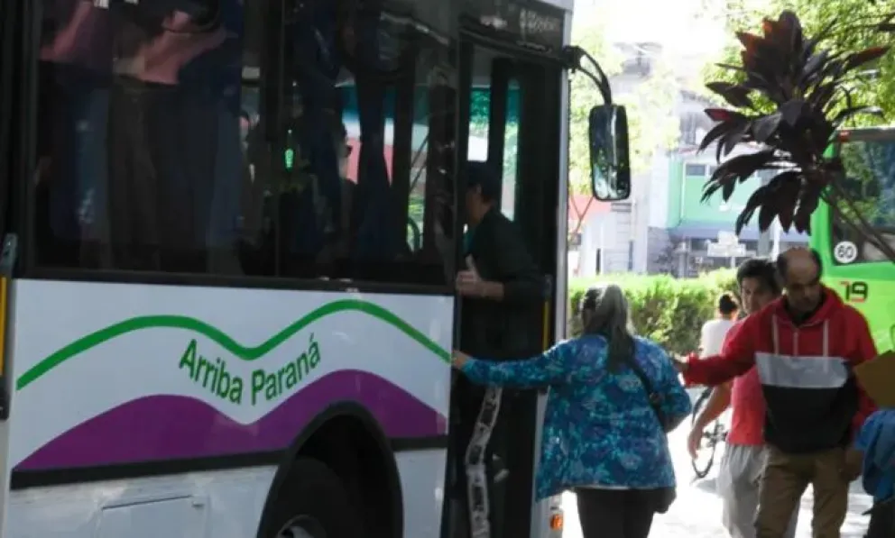 Seis líneas de colectivos cambian su recorrido desde este martes por obras en el centro de Paraná