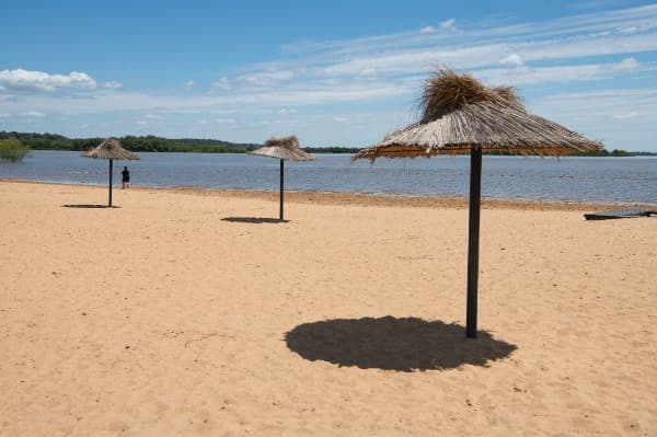 Paraná habilitó la playa Thompson y anticipa la temporada de verano