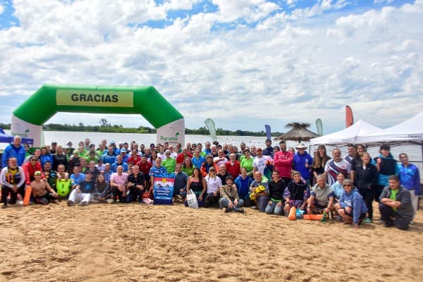 El Paraná fue escenario de una nueva Travesía que reunió a 160 nadadores